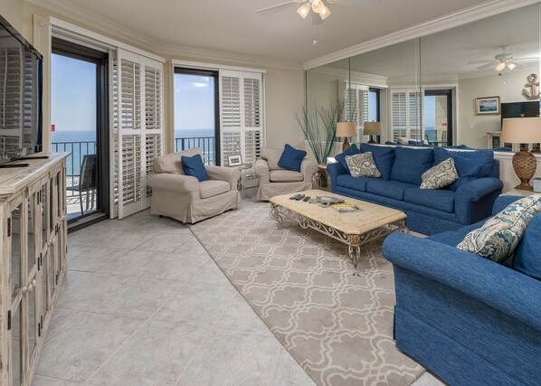 Condo, 3 Bedrooms | Living area