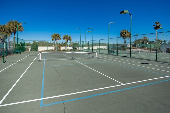 Condo, 3 Bedrooms | Sports court