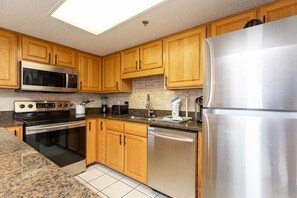 Condo, 3 Bedrooms | Private kitchen | Fridge, oven, coffee/tea maker