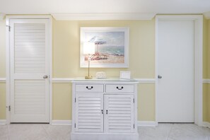 Condo, 3 Bedrooms | Interior