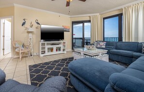 Condo, 3 Bedrooms | Living area