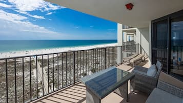 Condo, 3 Bedrooms | Property grounds