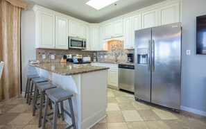 Private kitchen | Fridge, oven, coffee/tea maker