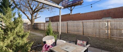 House, 2 Bedrooms | Outdoor dining