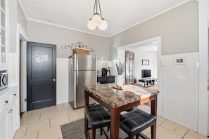 House, 2 Bedrooms | Dapur peribadi | Peti sejuk, ketuhar, pembancuh kopi/teh