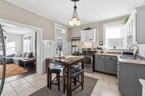 House, 2 Bedrooms | Private kitchen | Fridge, oven, coffee/tea maker