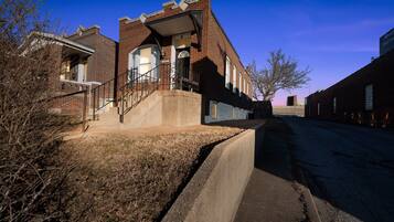 House, 2 Bedrooms | Exterior