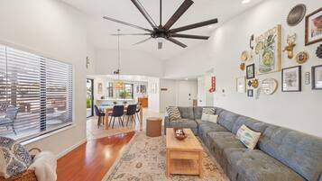 Rumah, 3 kamar tidur | Area keluarga | Smart TV dan layanan streaming