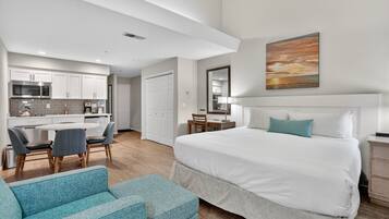 Laptop workspace, iron/ironing board, free WiFi