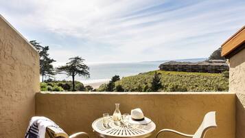 Studio | Outdoor dining