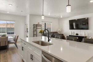 Townhome, 4 Bedrooms | Interior