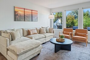 House, 3 Bedrooms | Living area | Smart TV - Moondance 3 Bedroom Home (Bend)