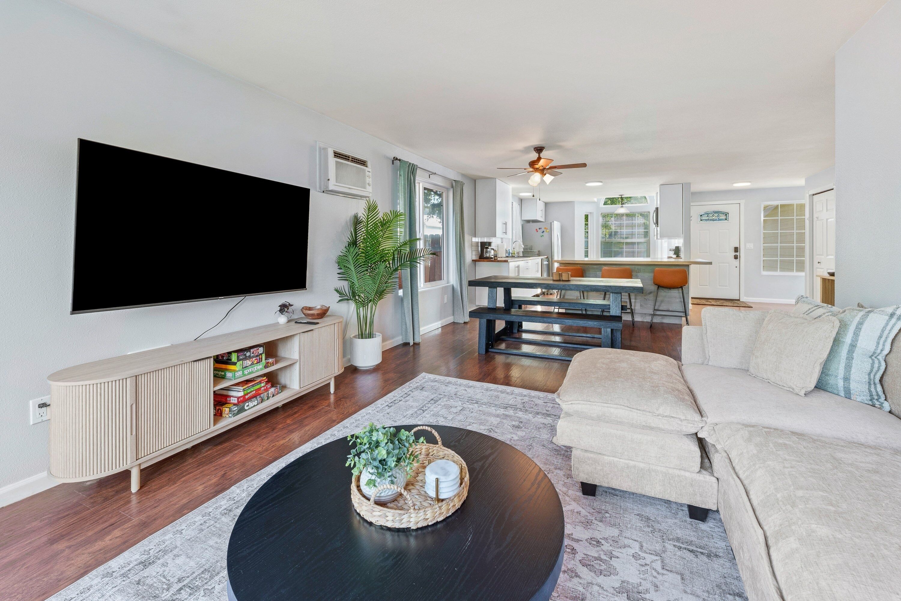 House, 3 Bedrooms | Living area | Smart TV