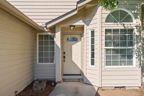 House, 3 Bedrooms | Exterior detail