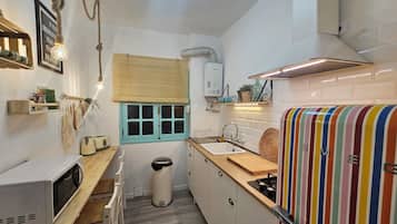 Microwave, stovetop