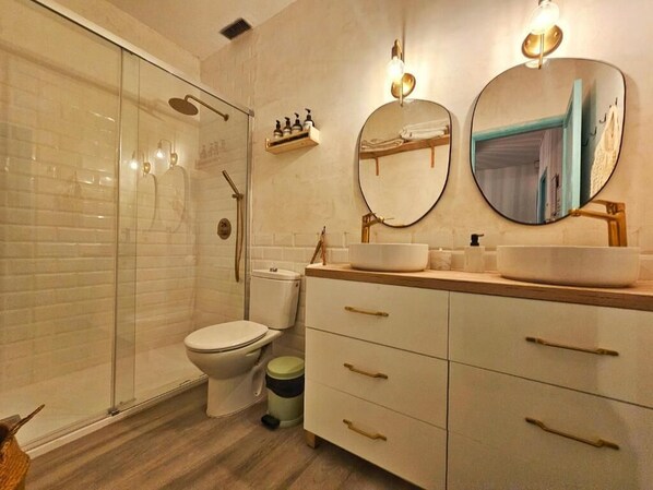 Shower, hair dryer, towels, soap - Paraiso de Las Galanas (San Sebastián de La Gomera)