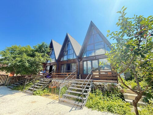 Villa Kazbegi Cottages. Three Cottage in One space with 2 Bedroom