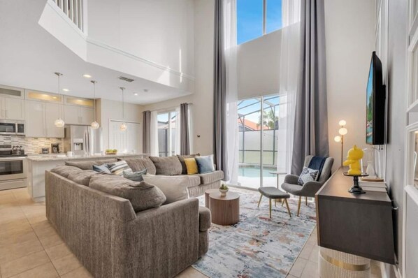 TV - Luxury Retreat w/ Heated Pool near Disney! (Davenport)