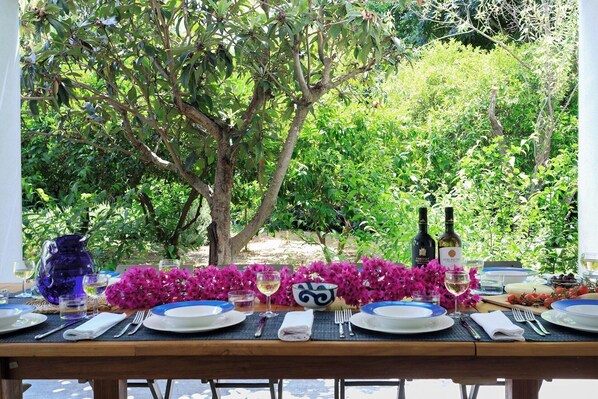Outdoor dining