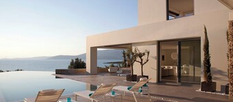 Roellia - Six Chambres Villa, Couchages 12