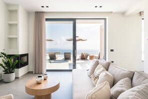 Smart TV, fireplace - Katalania - Four Bedroom Villa, Sleeps 8 (Koridallos)