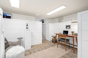 House, 2 Queen Beds, Kitchen, Garden View (308 Garfield Street) | Interior