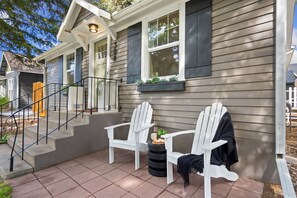 Terrace/patio - Shade Tree Bungalow Old Town, Yard & Garage (Fort Collins)