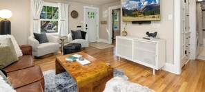 Talo, 2 keskisuurta parisänkyä, keittiö, näköala puutarhaan (308 Garfield Street) | Oleskelualue