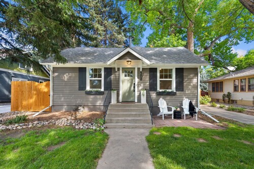 Shade Tree Bungalow Old Town, Yard & Garage