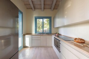 Microwave, dishwasher