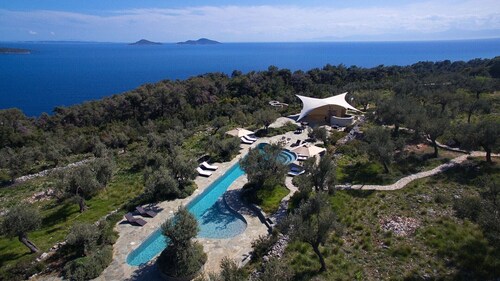 Adelphia - Six Bedroom Villa, Sleeps 12