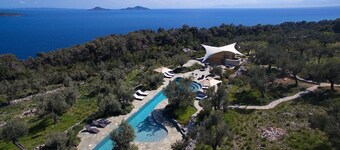 Adelphia - Six Bedroom Villa, Sleeps 12