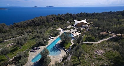 Adelphia - Six Bedroom Villa, Sleeps 12