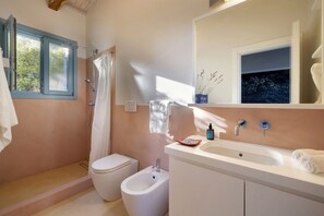 Bathroom - Adelphia - Six Bedroom Villa, Sleeps 12 (Alonnisos)