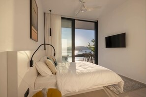 4 bedrooms, iron/ironing board, bed sheets