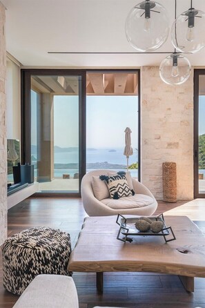 Téléviseur connecté, foyer, chaîne audio