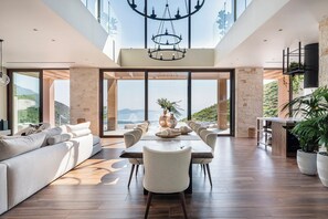 Smart TV, fireplace, stereo