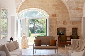 Smart-TV, Kamin, Tischfußball