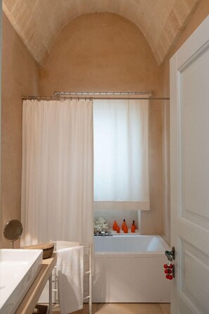 Bathroom - Masseria Cisterna Rossa (Ruffano)