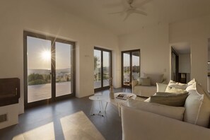 Smart-TV, Tischfußball, Drucker