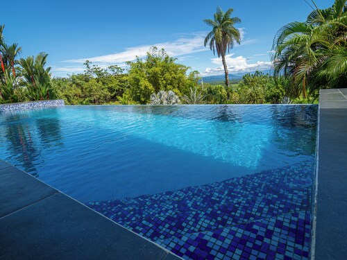 New on VRBO! Modern bungalow with fantastic views