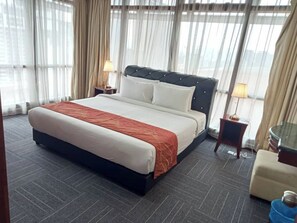 Family Suite, 2 Bedrooms, City View | Peralatan tempat tidur premium, busa memori, seterika/papan seterika 
