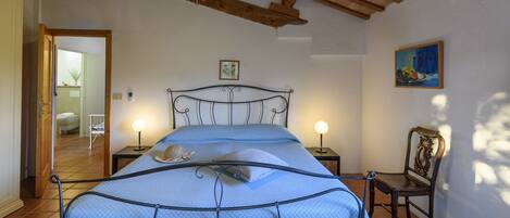 6 bedrooms, iron/ironing board, free WiFi, bed sheets