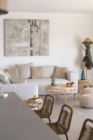 Smart TV, table tennis