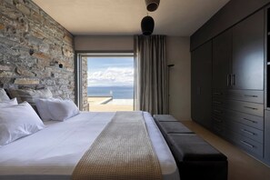 7 bedrooms, iron/ironing board, WiFi, bed sheets