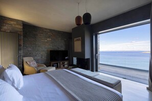 7 bedrooms, iron/ironing board, WiFi, bed sheets