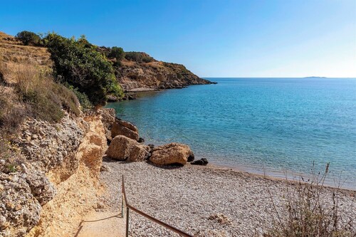 Daphne - Eight Bedroom Villa, Sleeps 16