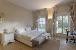 9 bedrooms, iron/ironing board, WiFi, bed sheets