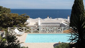 A pool with a view of the sea, surrounded by white buildings and greenery. - Blu Melia - Seven Bedroom Villa, Sleeps 14 (Contrada Guardiola)