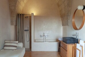 7 bedrooms, WiFi